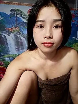 Snapshot of Vy_xx chatting on 10.17.25 Vy xx online show from 10.17.25