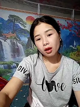 Snapshot of Vy_xx chatting on 10.18.25 Vy xx online show from 10.18.25