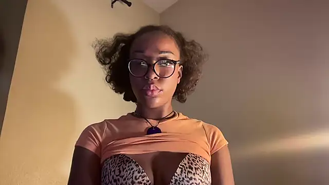 Snapshot of productivepussy chatting on 09.13.25 productivepussy online show from 09.13.25