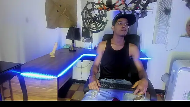 Snapshot of xxKamadevaxx chatting on 10.30.25 xxKamadevaxx online show from 10.30.25