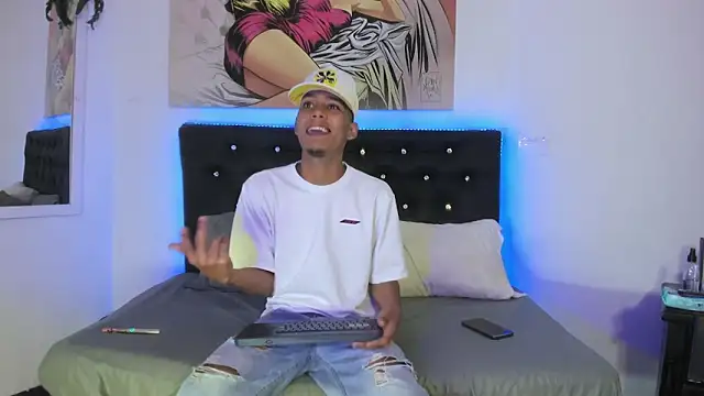 Snapshot of xxKamadevaxx chatting on 11.06.25 xxKamadevaxx online show from 11.06.25