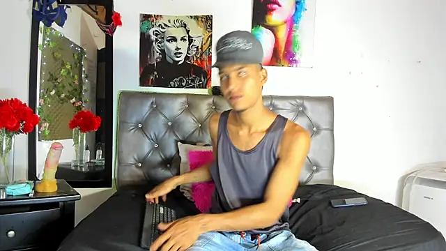 Snapshot of xxKamadevaxx chatting on 11.08.25 xxKamadevaxx online show from 11.08.25