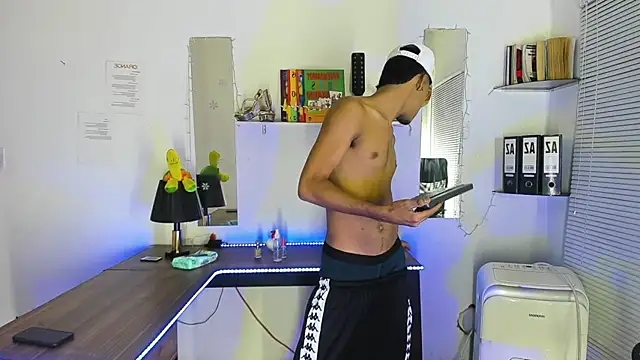 Snapshot of xxKamadevaxx chatting on 11.09.25 xxKamadevaxx online show from 11.09.25