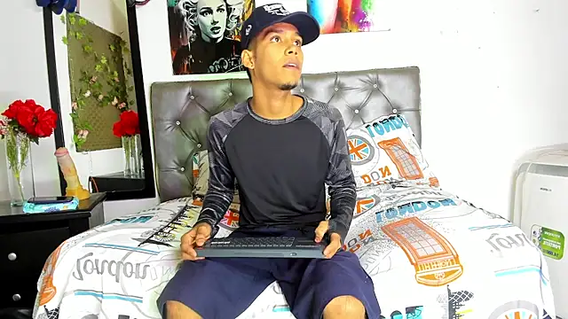 Snapshot of xxKamadevaxx chatting on 11.10.25 xxKamadevaxx online show from 11.10.25