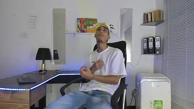 Snapshot of xxKamadevaxx chatting on 11.12.25 xxKamadevaxx online show from 11.12.25