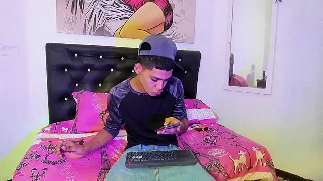 Snapshot of xxKamadevaxx chatting on 11.18.25 xxKamadevaxx online show from 11.18.25