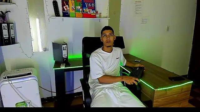 Snapshot of xxKamadevaxx chatting on 11.25.25 xxKamadevaxx online show from 11.25.25