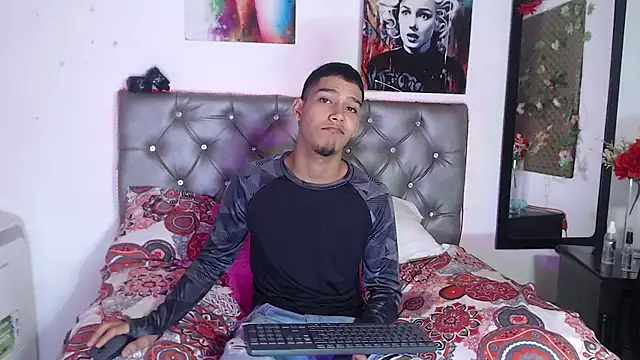 Snapshot of xxKamadevaxx chatting on 11.26.25 xxKamadevaxx online show from 11.26.25