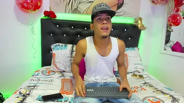 Snapshot of xxKamadevaxx chatting on 12.01.25 xxKamadevaxx online show from 12.01.25