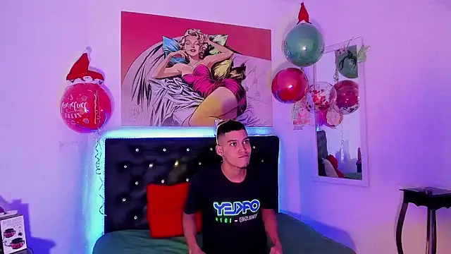 Snapshot of xxKamadevaxx chatting on 12.03.25 xxKamadevaxx online show from 12.03.25