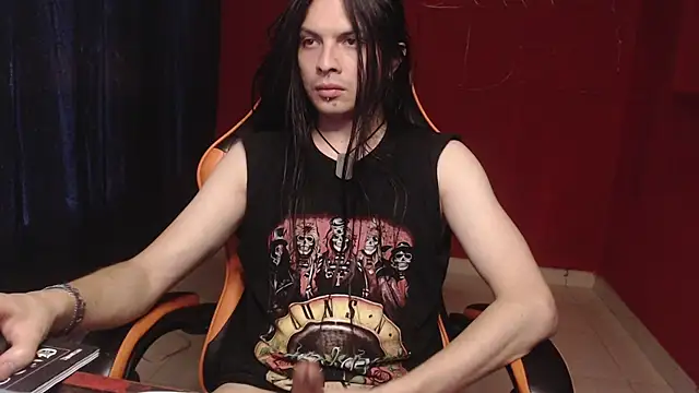 Snapshot of stvn_hot chatting on 12.14.25 stvn hot online show from 12.14.25