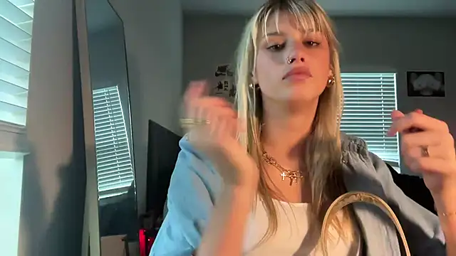 Snapshot of AnnGrayson chatting on 09.24.25 AnnGrayson online show from 09.24.25