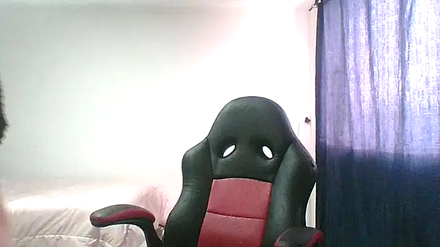 Snapshot of adri89-g chatting on 12.16.25 adri89-g online show from 12.16.25