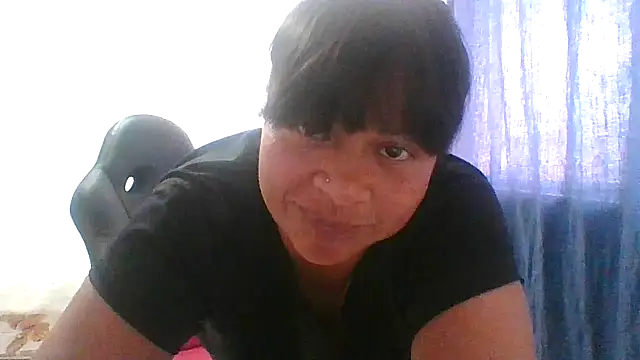 Snapshot of adri89-g chatting on 12.21.25 adri89-g online show from 12.21.25