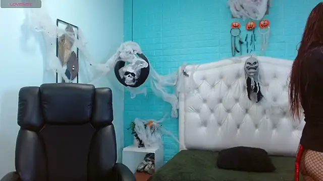 Snapshot of eva_sk chatting on 10.26.25 eva sk online show from 10.26.25