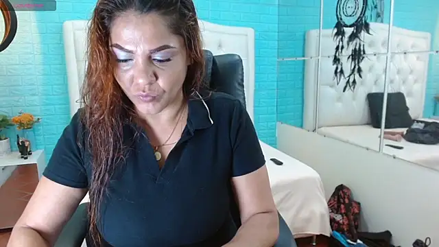 Snapshot of eva_sk chatting on 11.25.25 eva sk online show from 11.25.25