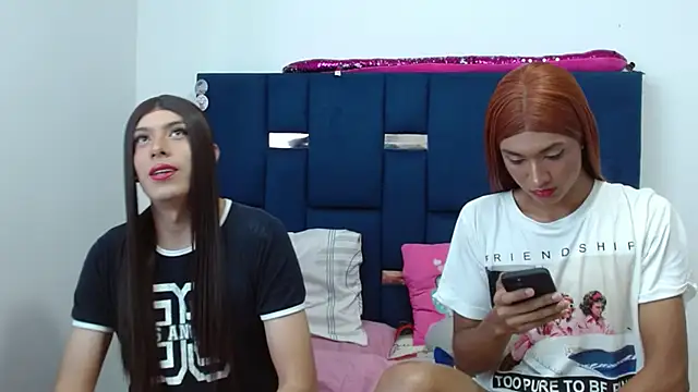 PinkLuna LolaBloom online show from 01.17.26