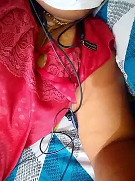 Snapshot of TAMI_KAYAL chatting on 12.17.25 TAMI KAYAL online show from 12.17.25