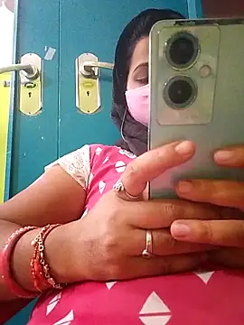 Snapshot of TAMI_KAYAL chatting on 12.18.25 TAMI KAYAL online show from 12.18.25