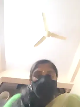 Snapshot of Sowjanya-telugu chatting on 12.17.25 Sowjanya-telugu online show from 12.17.25