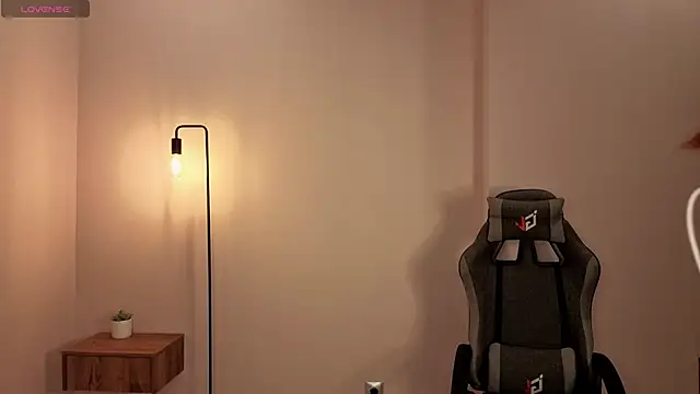 Snapshot of Frences_Eyes chatting on 11.12.25 Frences Eyes online show from 11.12.25