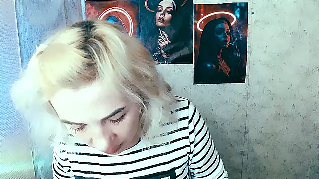 Snapshot of EmmaCat_ chatting on 11.01.25 EmmaCat online show from 11.01.25