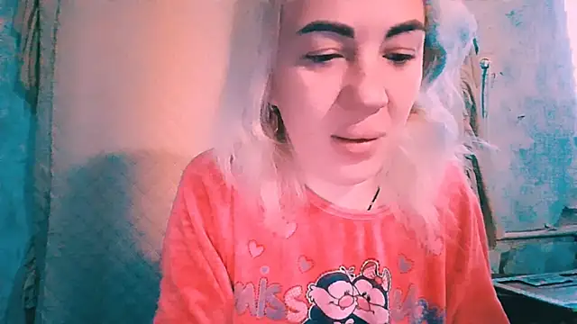 Snapshot of EmmaCat_ chatting on 11.02.25 EmmaCat online show from 11.02.25