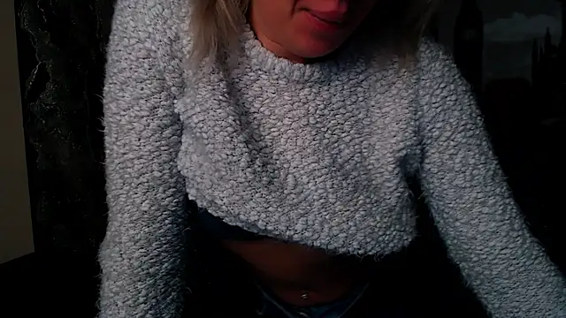 Snapshot of EmmaCat_ chatting on 11.08.25 EmmaCat online show from 11.08.25