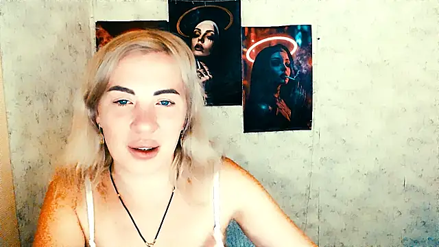 Snapshot of EmmaCat_ chatting on 11.10.25 EmmaCat online show from 11.10.25