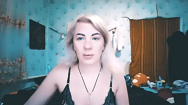 Snapshot of EmmaCat_ chatting on 11.15.25 EmmaCat online show from 11.15.25