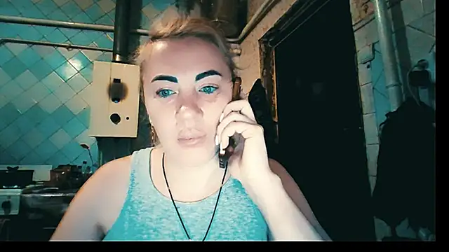 Snapshot of EmmaCat_ chatting on 11.27.25 EmmaCat online show from 11.27.25