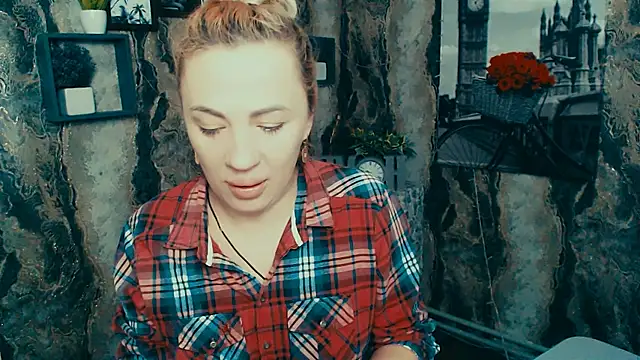 EmmaCat  online show from 12.20.25