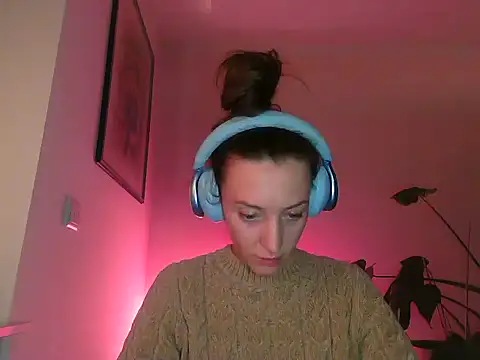 Snapshot of Lasirra chatting on 11.12.25 Lasirra online show from 11.12.25