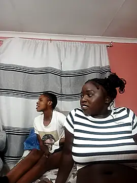 Snapshot of SweetNicky_01 chatting on 11.05.25 SweetNicky 01 online show from 11.05.25