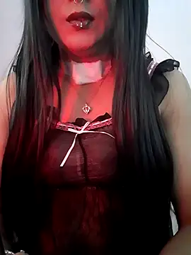 Snapshot of Cutie-Whiskey1 chatting on 12.04.25 Cutie-Whiskey1 online show from 12.04.25