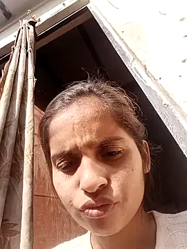 Snapshot of Saloni-Gupta chatting on 12.17.25 Saloni-Gupta online show from 12.17.25