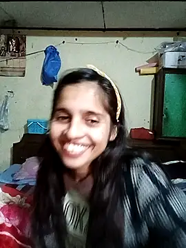 Snapshot of Saloni-Gupta chatting on 12.22.25 Saloni-Gupta online show from 12.22.25