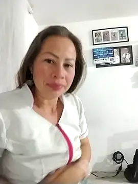 LaraCaliente online show from 10.16.25