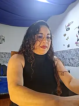 Snapshot of zamy_x chatting on 02.15.26 zamy x online show from 02.15.26