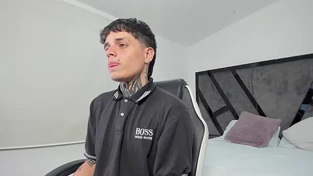 Snapshot of Declan-Fox chatting on 09.15.25 Declan-Fox online show from 09.15.25