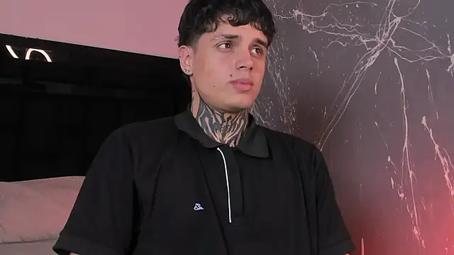 Snapshot of Declan-Fox chatting on 09.18.25 Declan-Fox online show from 09.18.25