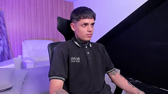 Snapshot of Declan-Fox chatting on 09.24.25 Declan-Fox online show from 09.24.25