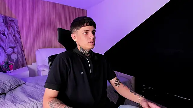 Snapshot of Declan-Fox chatting on 09.26.25 Declan-Fox online show from 09.26.25