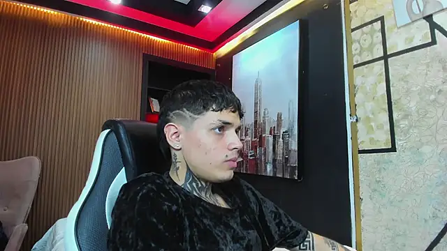 Snapshot of Declan-Fox chatting on 09.27.25 Declan-Fox online show from 09.27.25