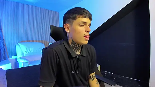 Snapshot of Declan-Fox chatting on 09.30.25 Declan-Fox online show from 09.30.25