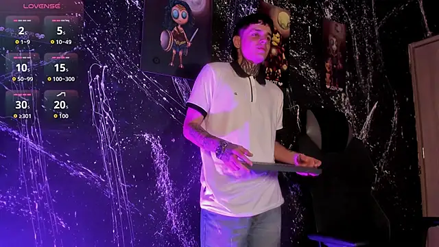 Snapshot of Declan-Fox chatting on 10.03.25 Declan-Fox online show from 10.03.25