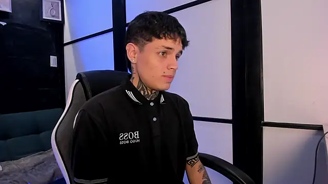 Snapshot of Declan-Fox chatting on 10.05.25 Declan-Fox online show from 10.05.25