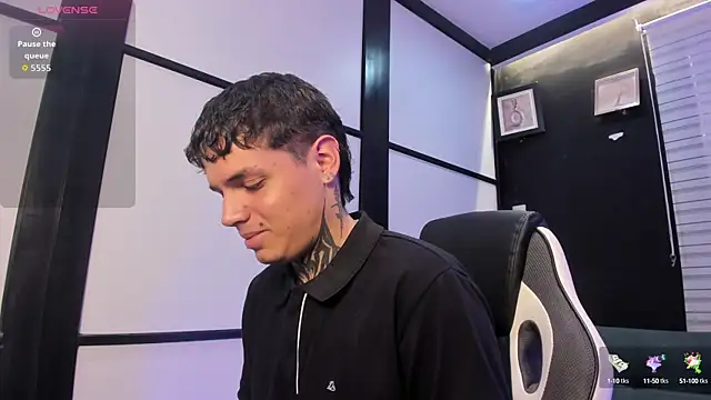 Snapshot of Declan-Fox chatting on 10.09.25 Declan-Fox online show from 10.09.25