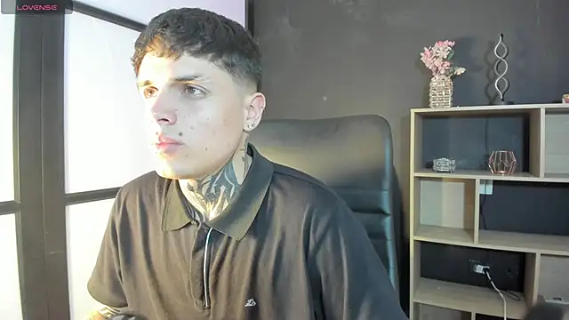 Snapshot of Declan-Fox chatting on 10.16.25 Declan-Fox online show from 10.16.25