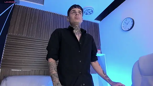 Snapshot of Declan-Fox chatting on 10.17.25 Declan-Fox online show from 10.17.25